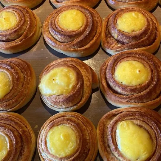 Glimtboller med vaniljekrem fra Landøy Brød & Pizza i Mandal